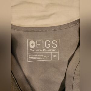 Figs xs grey top
